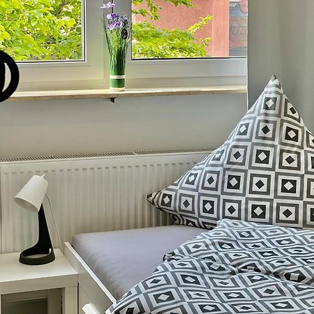 Nujen- Hotel Und Apartment Stuttgart Zuffenhausen מראה חיצוני תמונה