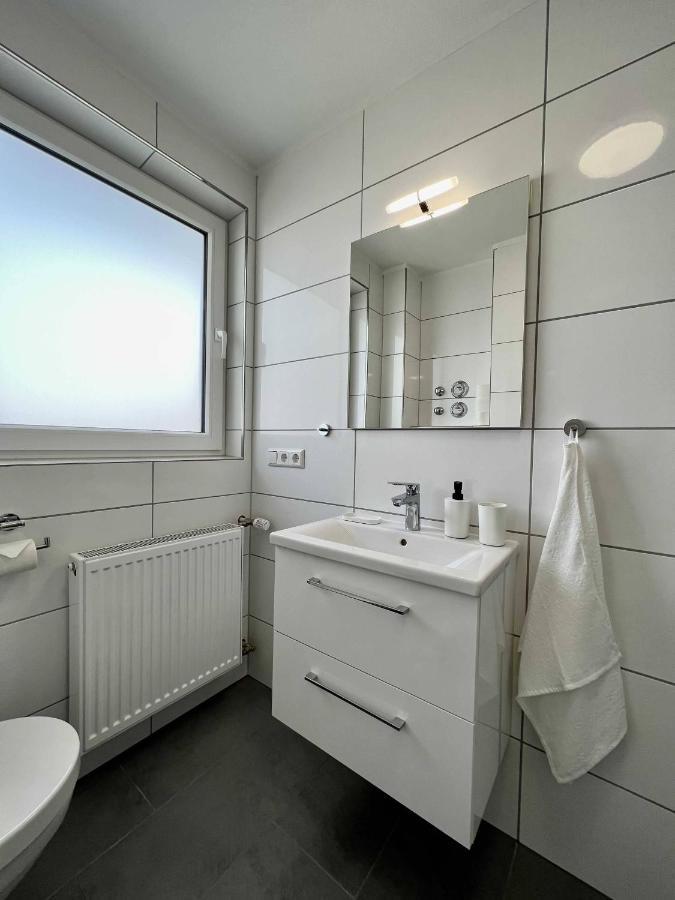Nujen- Hotel Und Apartment Stuttgart Zuffenhausen מראה חיצוני תמונה