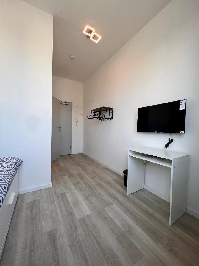 Nujen- Hotel Und Apartment Stuttgart Zuffenhausen מראה חיצוני תמונה