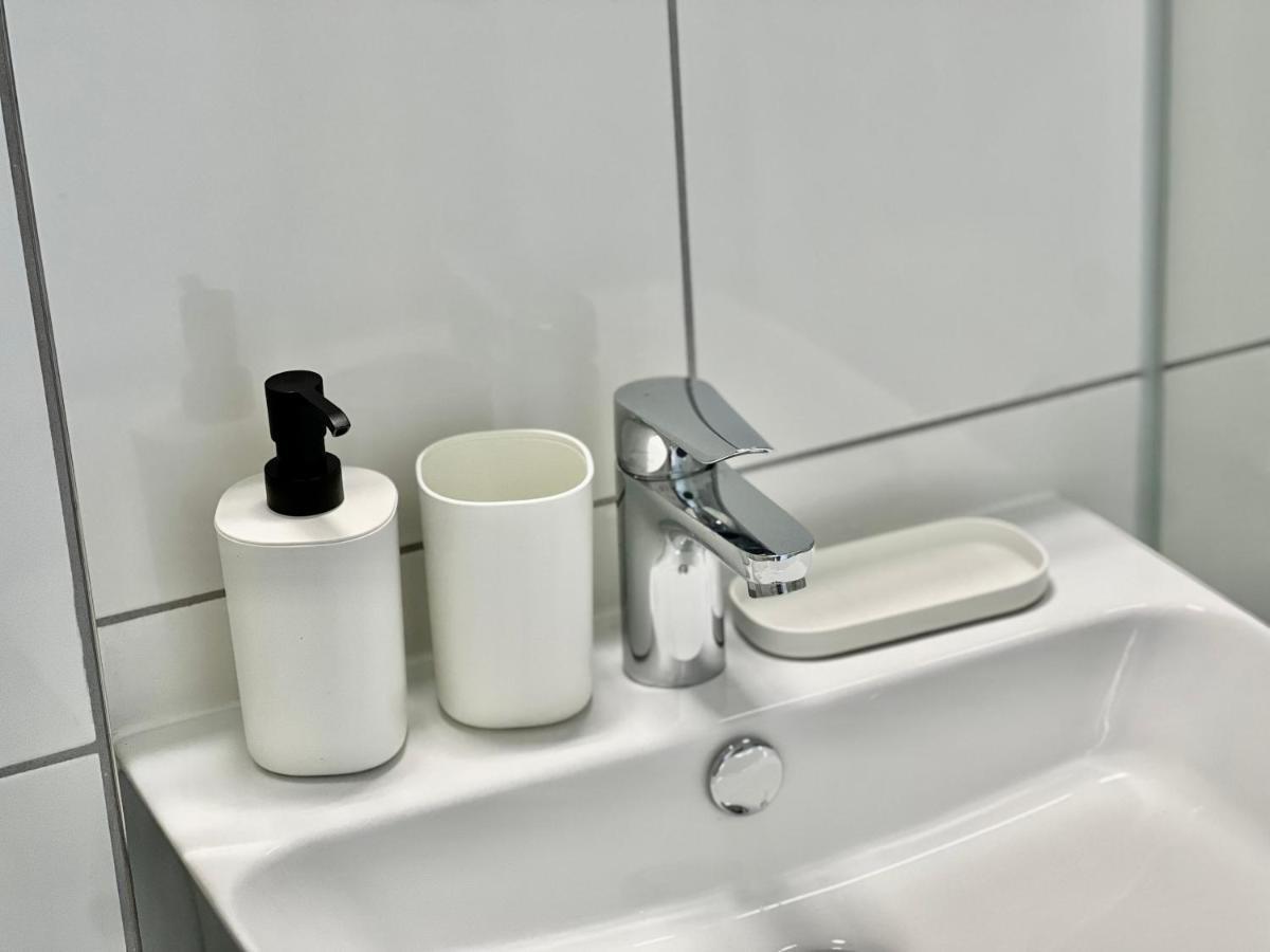 Nujen- Hotel Und Apartment Stuttgart Zuffenhausen מראה חיצוני תמונה