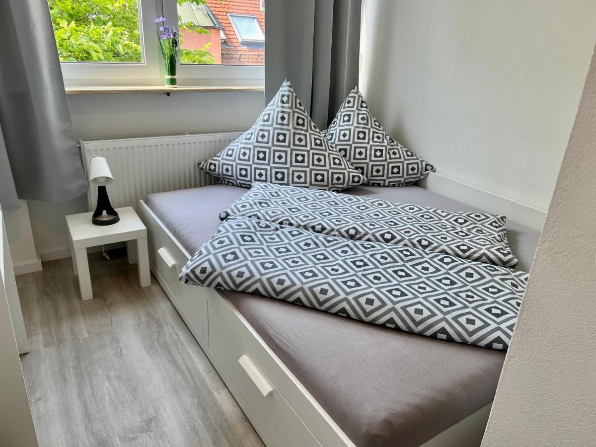 Nujen- Hotel Und Apartment Stuttgart Zuffenhausen מראה חיצוני תמונה