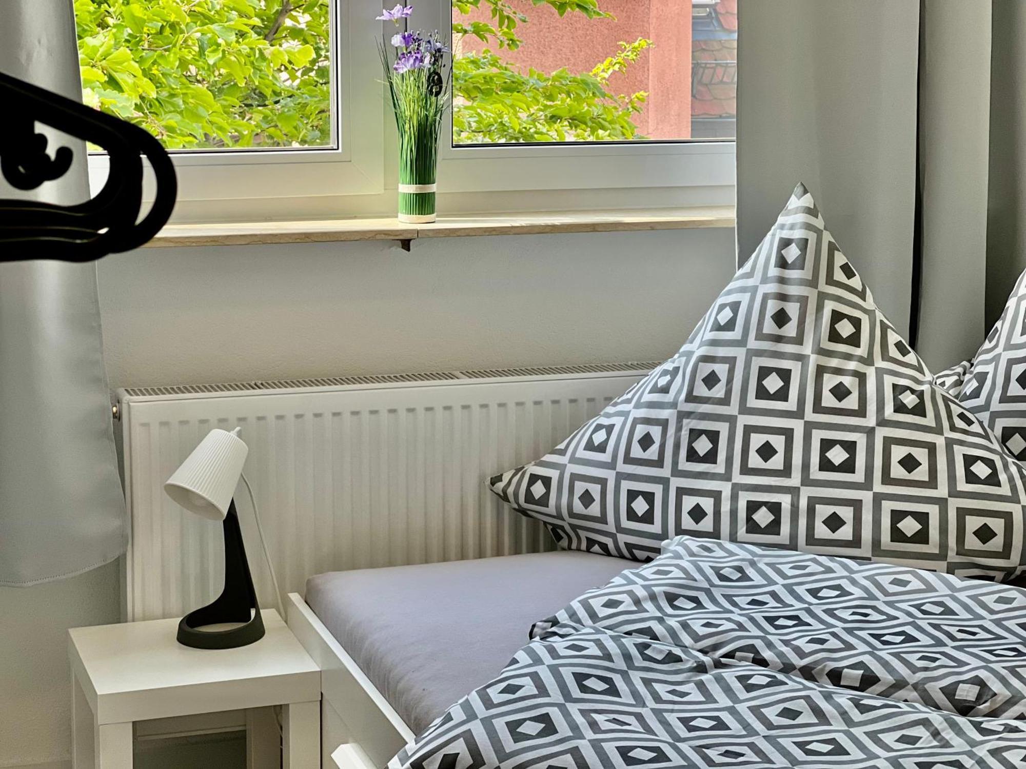 Nujen- Hotel Und Apartment Stuttgart Zuffenhausen מראה חיצוני תמונה
